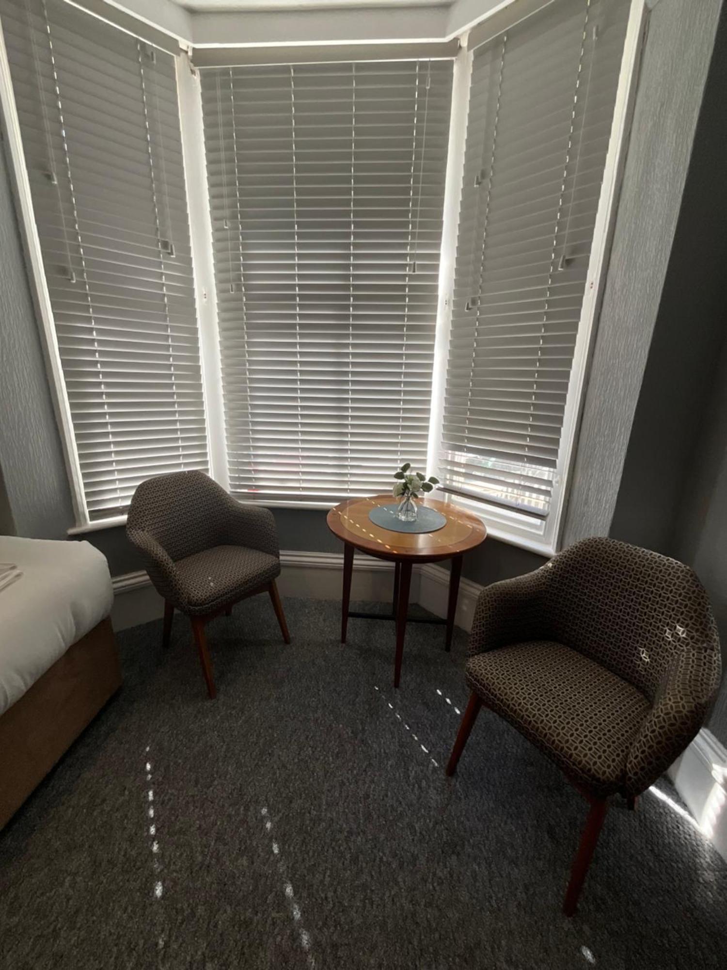 Sterling Lodge Hotel イーストボーン エクステリア 写真