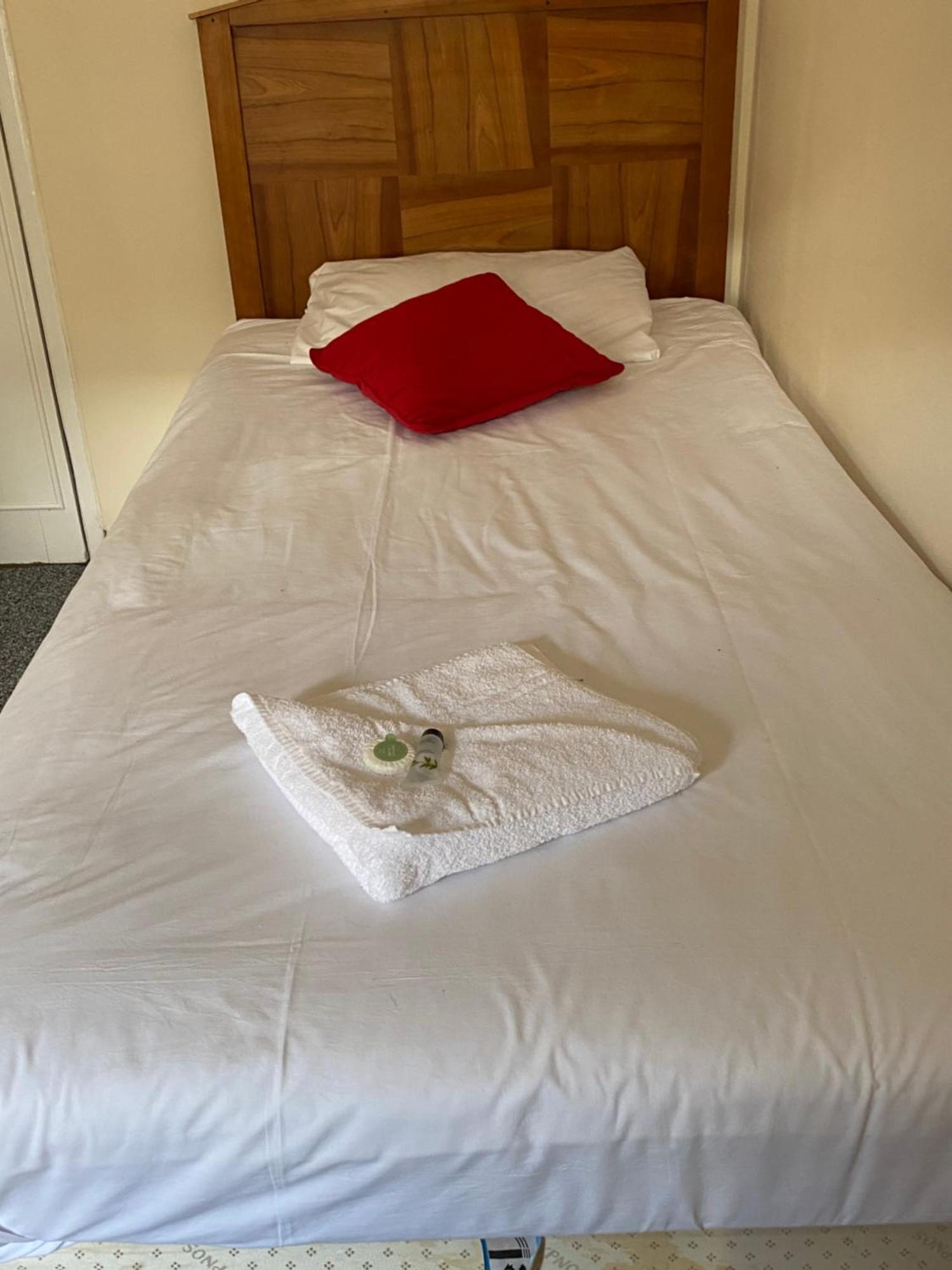 Sterling Lodge Hotel イーストボーン エクステリア 写真